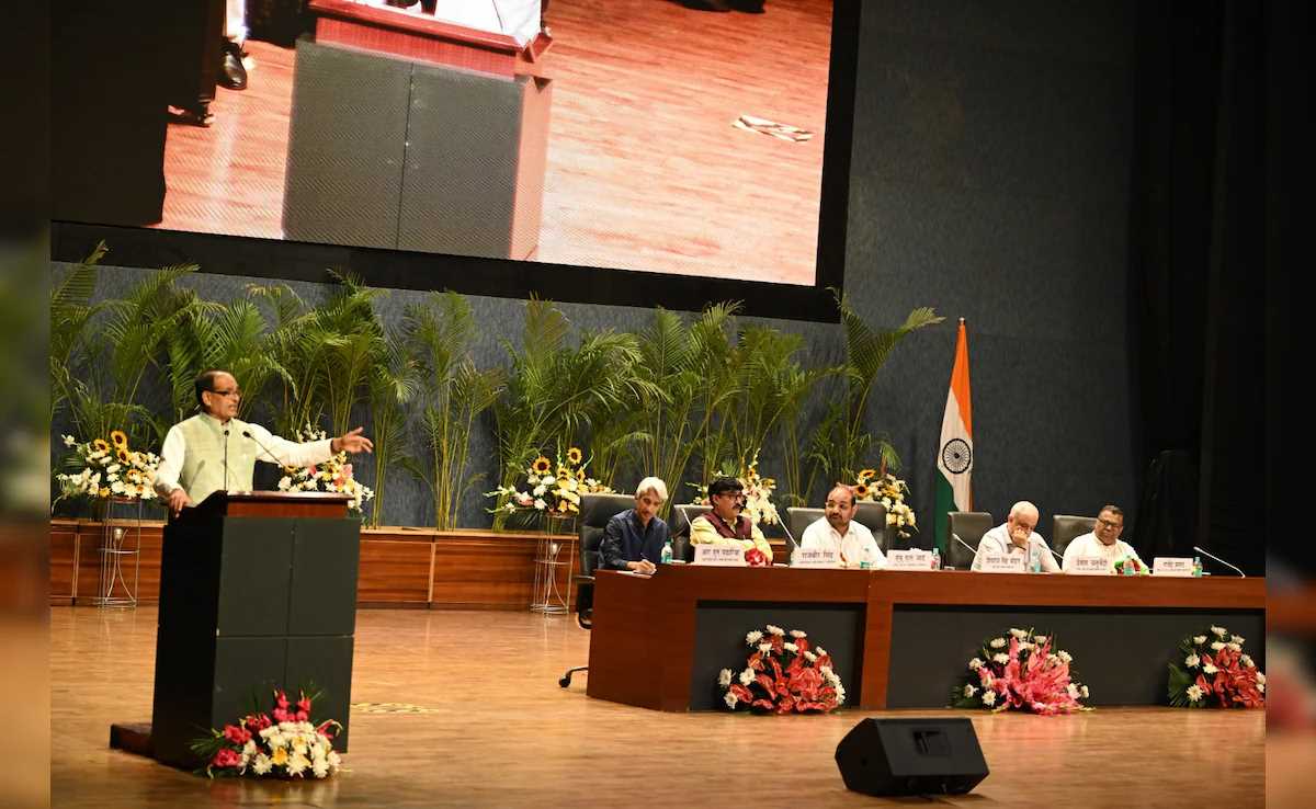 मेरी हर सांस में खेती और रोम-रोम में किसान बसे हैं : शिवराज सिंह चौहान मेरी हर सांस में खेती और रोम-रोम में किसान बसे हैं : शिवराज सिंह चौहान